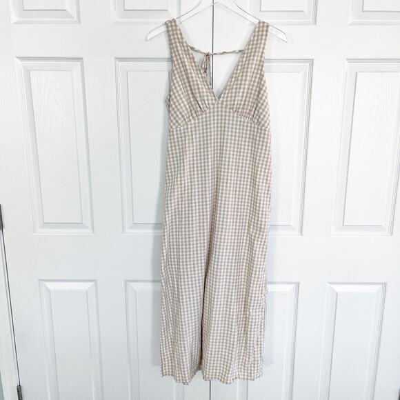 Old Navy Sleeveless Linen-Blend Smocked Tie-Back Gingham Maxi Shift Dress - Picture 3 of 9